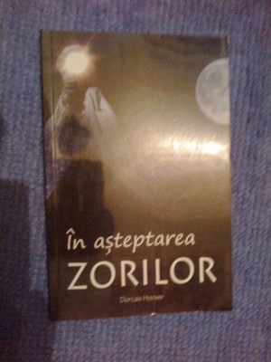 a8 IN ASTEPTAREA ZORILOR - DORCAS HOOVER foto