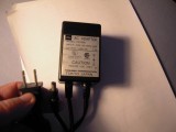 Alimentator provenienta SUA se alimenteaza la 110V, scoate 9V curent continuu, 1.1 A, priza americana, verificat, este functional