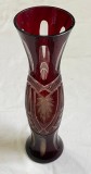 vaza cristal rosu rubin veche vintage are inaltimea de 31,5 centimentri este din anii &rsquo;80