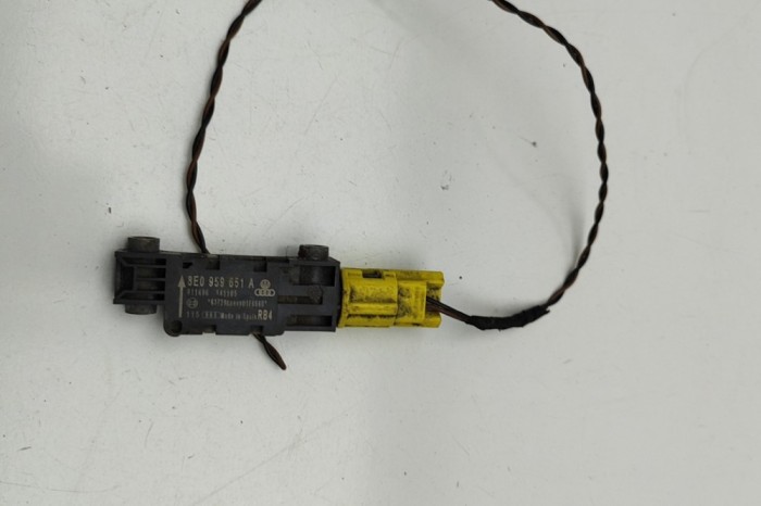 Senzor de impact st&acirc;nga spate AUDI A8 D3 4E2, 4E8 2006 OEM: 8E0959651A 30277035