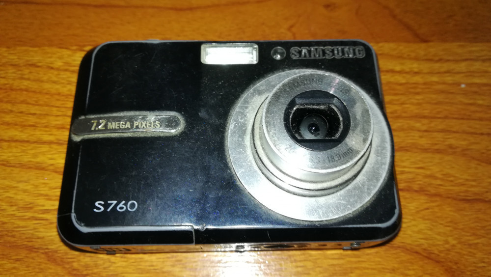 Camera foto digitala SAMSUNG S760 (7,2 MP) obiectiv blocat de nisip |  Okazii.ro