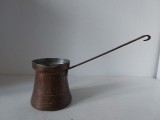 Ibric turcesc de cupru, cu coada lunga, vintage, lucrat manual, 9cm inaltime x 7.5cm diametru