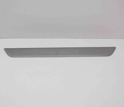 Ornament prag dreapta față TESLA MODEL 3 2018 OEM: 1504763-00-A foto