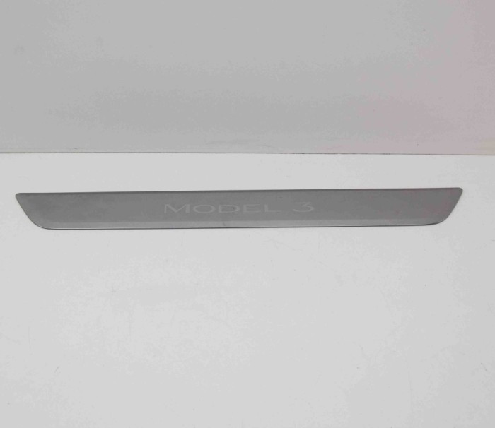 Ornament prag dreapta față TESLA MODEL 3 2018 OEM: 1504763-00-A