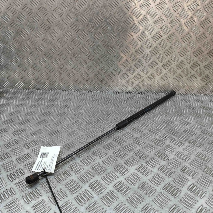 Amortizor capota dreapta față VW PASSAT B8 3G2 2015 OEM: 3G0823359 28526071