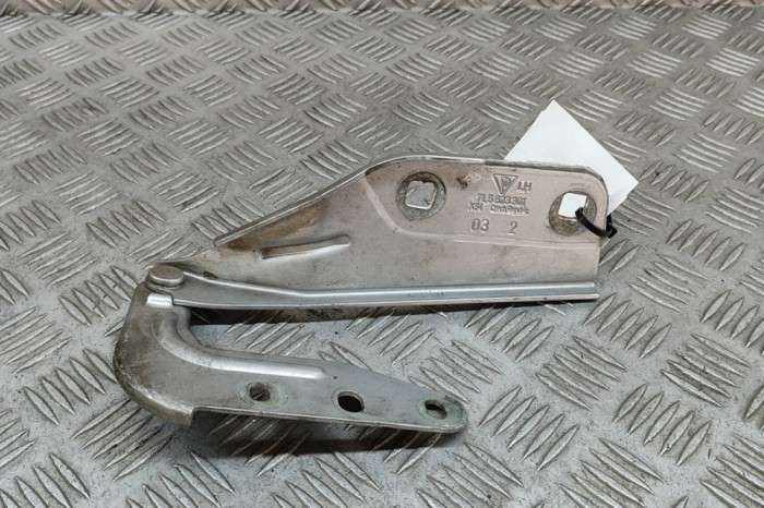 Balama capota st&acirc;nga față PORSCHE CAYENNE 9PA 2004 OEM: 7L5823301,7L5.823.301 28931468