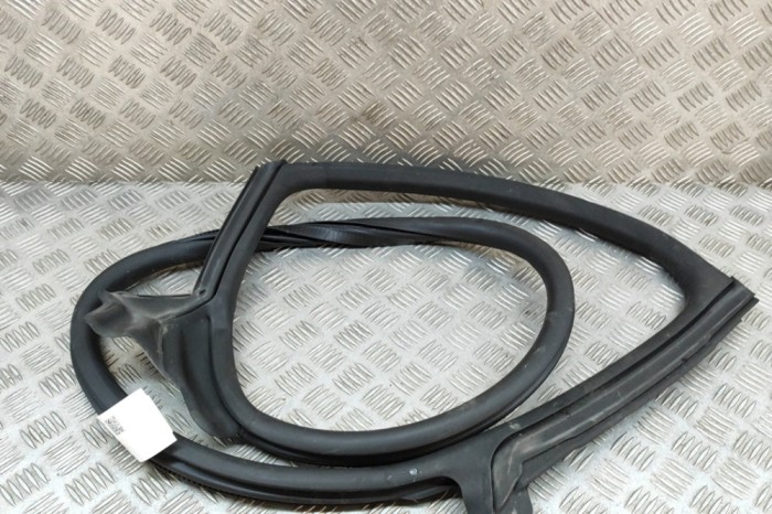 AUDI E-TRON GT 2022 OEM: 4J3833722C SKU: 23558675