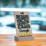 Stand QR &amp; NFC pentru Recenzii Google, Crește Vizibilitatea Afacerii Tale
