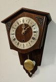 Ceas de perete cu pendula miniatura