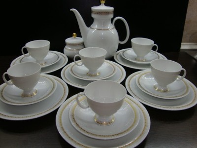 SET / SERVICIU CU MODEL IN RELIEF DIN PORTELAN ALKA KAISER foto