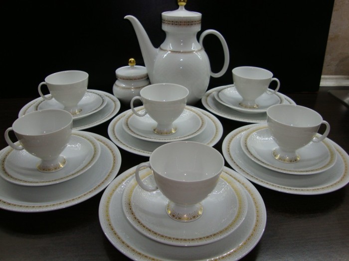 SET / SERVICIU CU MODEL IN RELIEF DIN PORTELAN ALKA KAISER