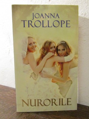 NURORILE - JOANNA TROLLOPE foto