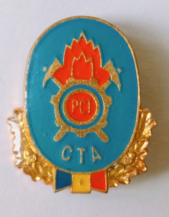 INSIGNA CTA POMPIERI 31/26 MM VARIANTA MARE CENTRU TEHNICO APLICATIV CULOARE ALBASTRU DESCHIS EMAIL RECE ( CITITI DESCRIEREA )