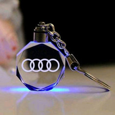 Breloc Led masina auto gravat cristal Audi foto