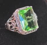 Inel cu piatra verde