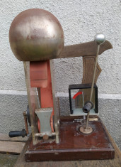 Masina electrostatica veche de laborator, generator electristatic IMD Bucuresti foto