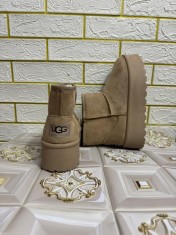 Ugg dama foto