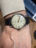 ceas mecanic vintage ZIM (ЗиМ / Zavod imeni Maslennikova) din URSS (anii 1960&ndash;1970)