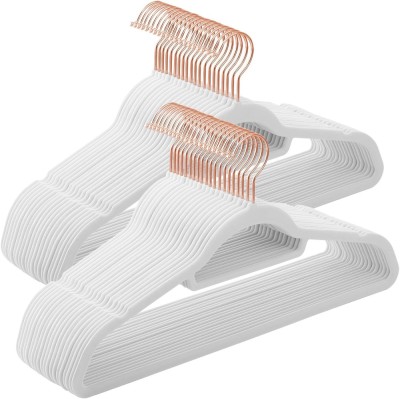 SONGMICS Set de 50 de umerase pentru haine, anti-alunecare cu catifea, bara de cravata si carlig pivotant, 43,5 cm, alb Household NewTrend foto