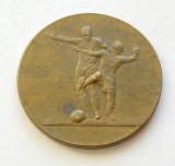 T501 MEDALION DIN BRONZ FOTBAL ANII 1930 NEFOLOSIT