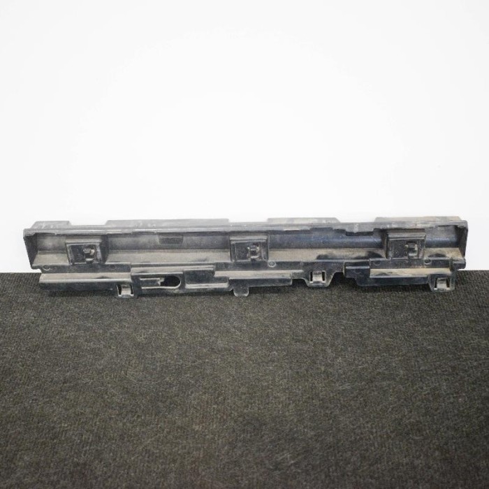 Suport prag lateral st&acirc;nga față BMW 3 F30, F80 2014 OEM: 7256915 10054041