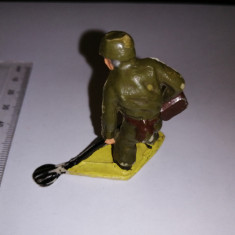 bnk jc Figurina soldat cu detector de mine