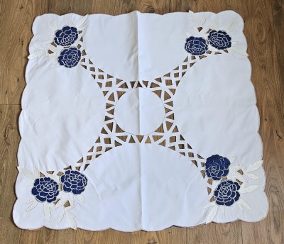 FATA DE MASA DIN MATERIAL SINTETIC CU MODEL FLORAL foto