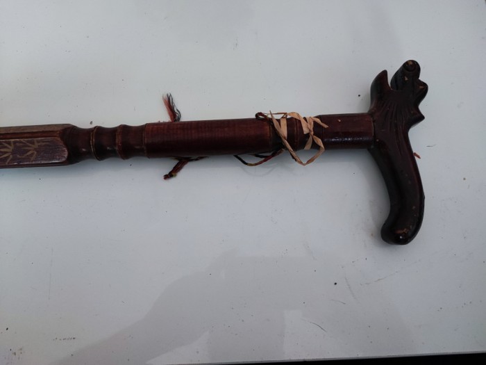 Baston vintage cu cap de dragon