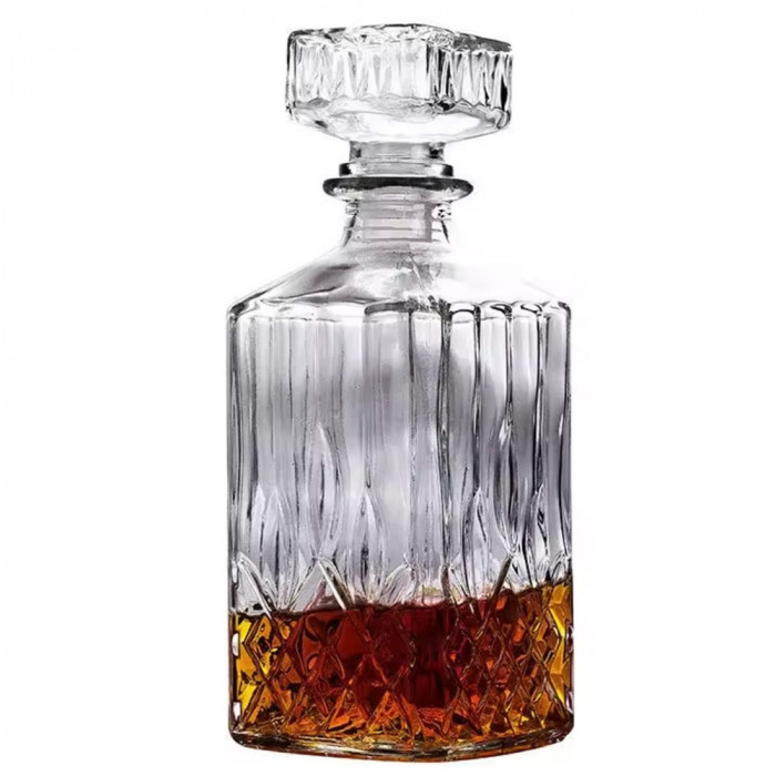 Sticla eleganta pentru bautura, lichior sau whisky, 800 ml, transparenta&ndash; rafinata si rezistenta