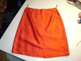 Fusta de dama masura 44 din matase, talie diam 72 cm, inaltime 48 cm, portocaliu