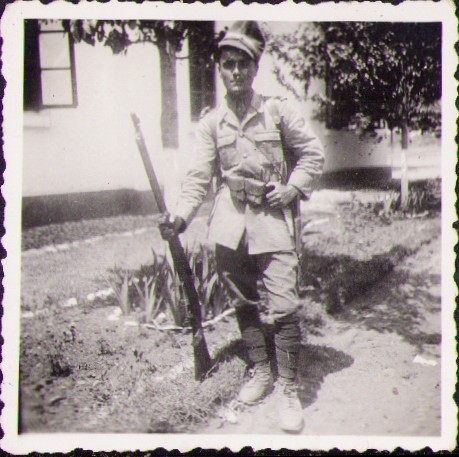 M682 Elev militar rom&acirc;n &icirc;n echipament complet, perioada interbelică