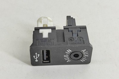 Port USB/AUX-In BMW 4 Gran Coupe F36 2015 OEM: 9229246 23176456 foto
