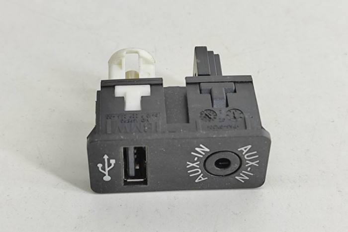 Port USB/AUX-In BMW 4 Gran Coupe F36 2015 OEM: 9229246 23176456