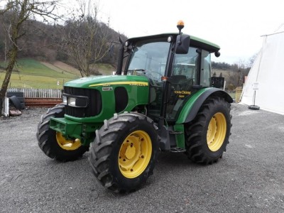 Tractor John deere 5620 foto