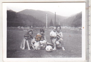 bnk foto Copii cu jucarii - minge si elice zburatoare foto