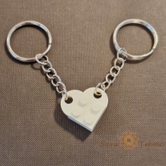 Set 2 brelocuri , forma de inima completa, alb