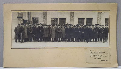 SEDINTA DIN CLUJ A UNIUNII GENERALE A INDUSTRIASILOR DIN ROMANIA , FOTOGRAFIE DE GRUP IN EXTERIOR , 5 NOIEMBRIE 1927 foto