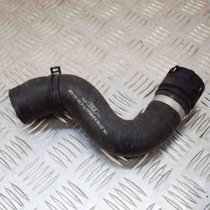 Furtun radiator răcire dreapta AUDI A5 8T3 2013 OEM: 8K0121101P