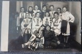 Fotografie, grup de fete imbracate in costume populare romanesti, la final de an scolar, 1943