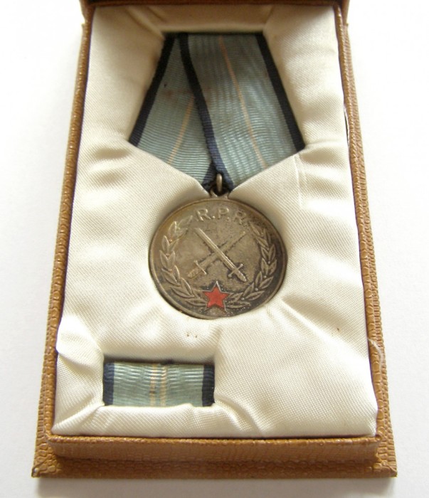 q317 MEDALIA MERITUL MILITAR R.P.R. cl II, IN CUTIE CU BARETA