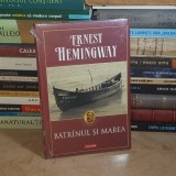 ERNEST HEMINGWAY - BATRANUL SI MAREA , POLIROM , 2007 ( CARTONATA ) *