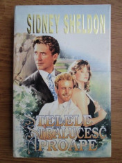 STELELE STRALUCESC APROAPE - SIDNEY SHELDON foto