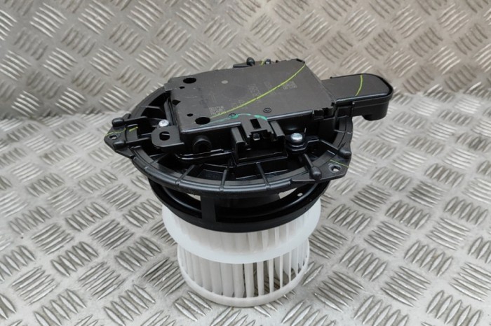 Ventilator aeroterma TOYOTA C-HR _X2_, _H2_ 2024 OEM: 87103-02750 | 28244366