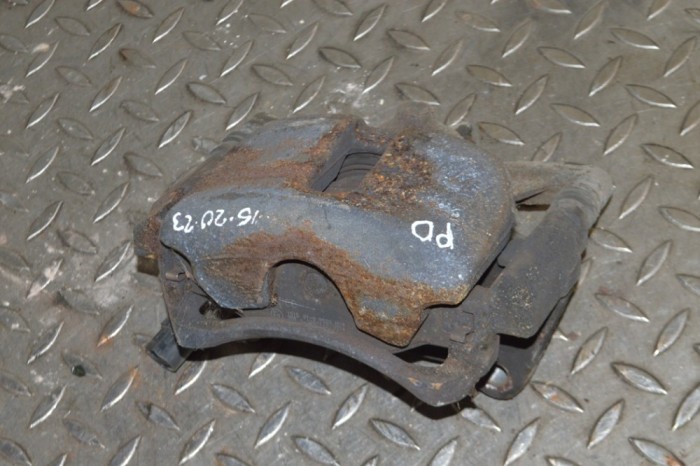 Etrier de fr&acirc;nă dreapta față VW GOLF VII 5G1, BQ1, BE1, BE2 2015 13748886