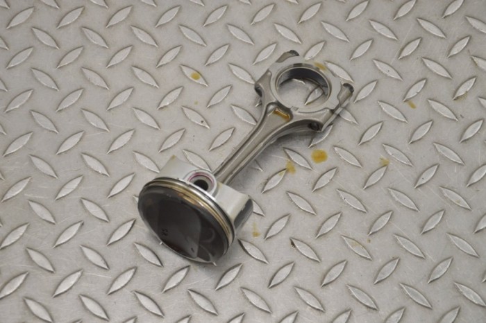 Piston TOYOTA COROLLA Hatchback _E21_ 2021 OEM: 010833 20211036