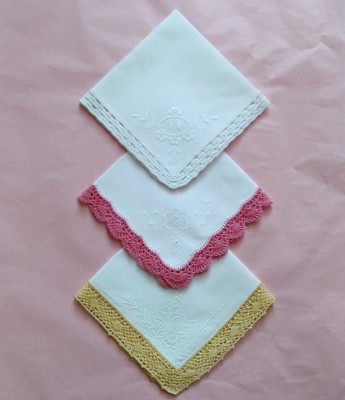 Lot de 3 batiste Vintage cu margine crosetata manual si broderie foto