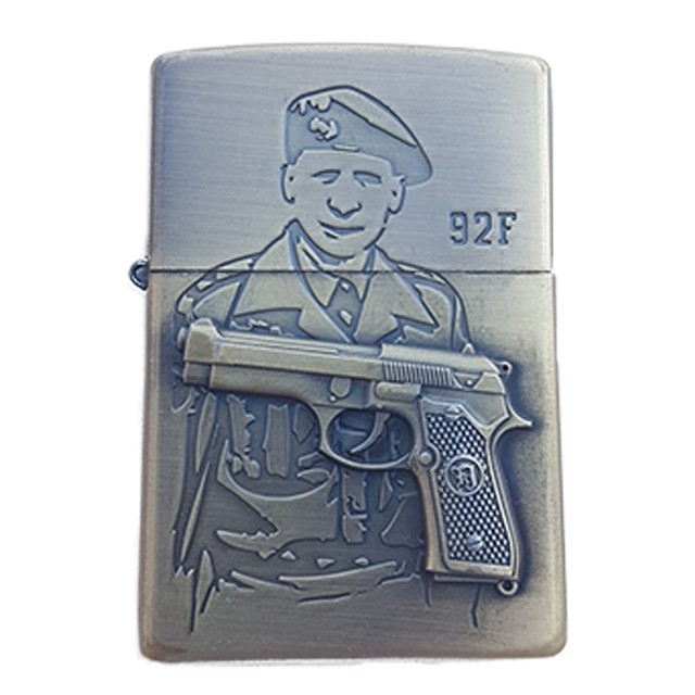 Bricheta tip zippo, 3D relief, metalica, soldat pistol 92F