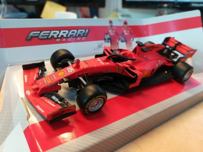 Macheta Ferrari SF90 Charles Leclerc Formula 1 2019 -Bburago 1/43 F1 foto