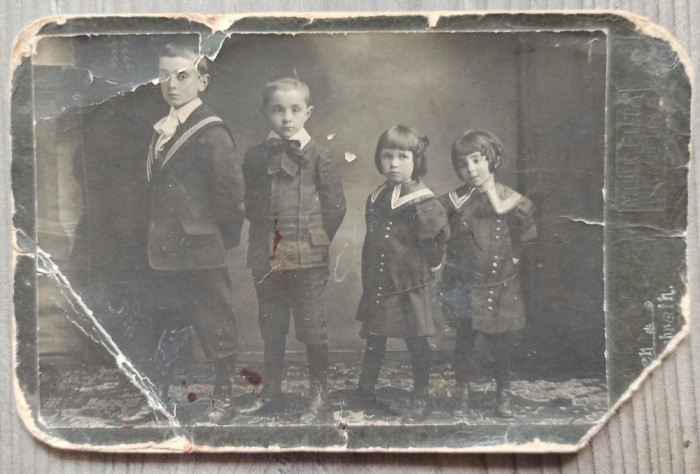 Grup de copii// fotografie pe carton, Atelier Elita Campina