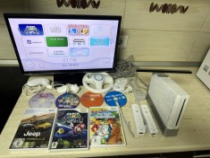 consola nintendo wii cu 5 manete si jocuri foto